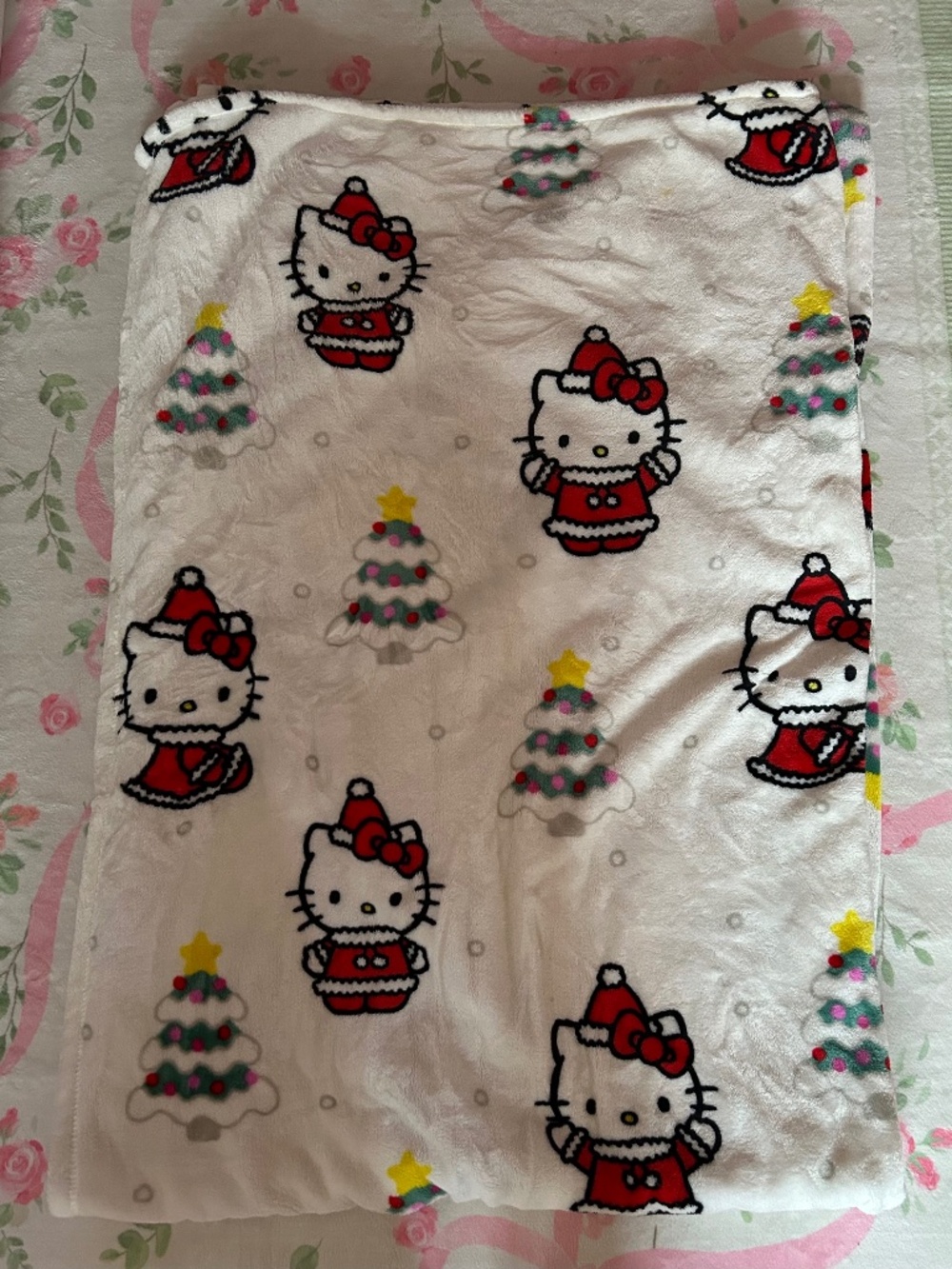 Hello Kitty Christmas Blanket